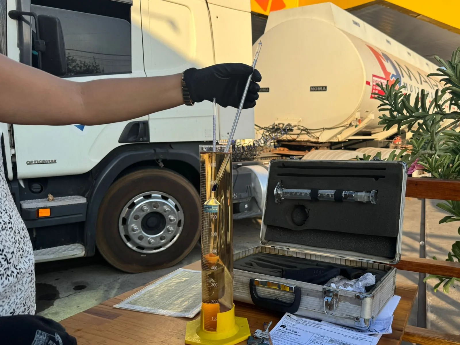 Teste de qualidade realizado no combustível Martinez